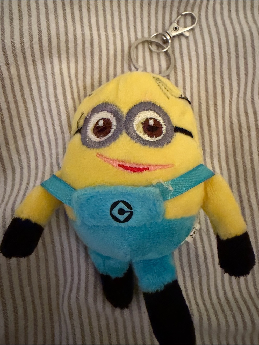 Small Despicable Me Minion Dave Plush Keychain - Picture 4 of 5